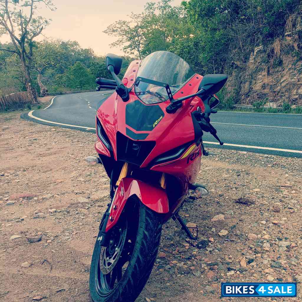 Yamaha R15 V4