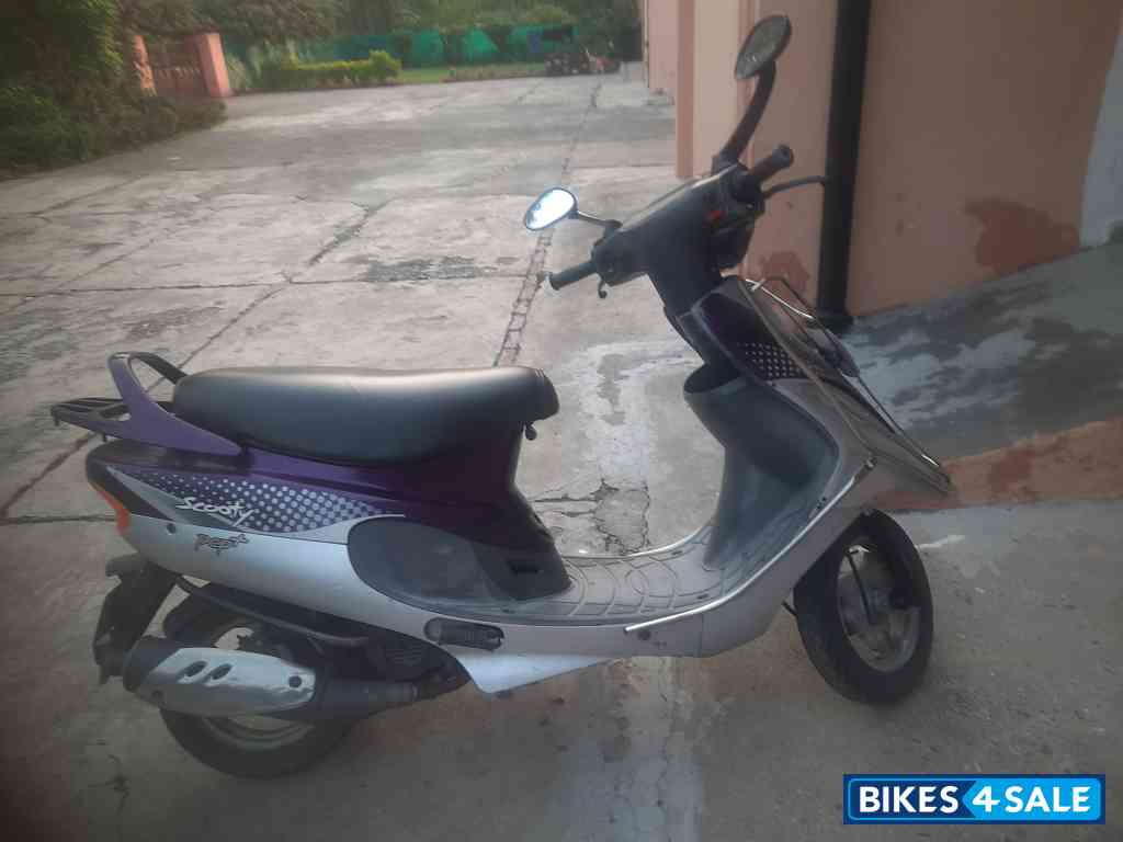 Blue Black Bajaj Discover 125
