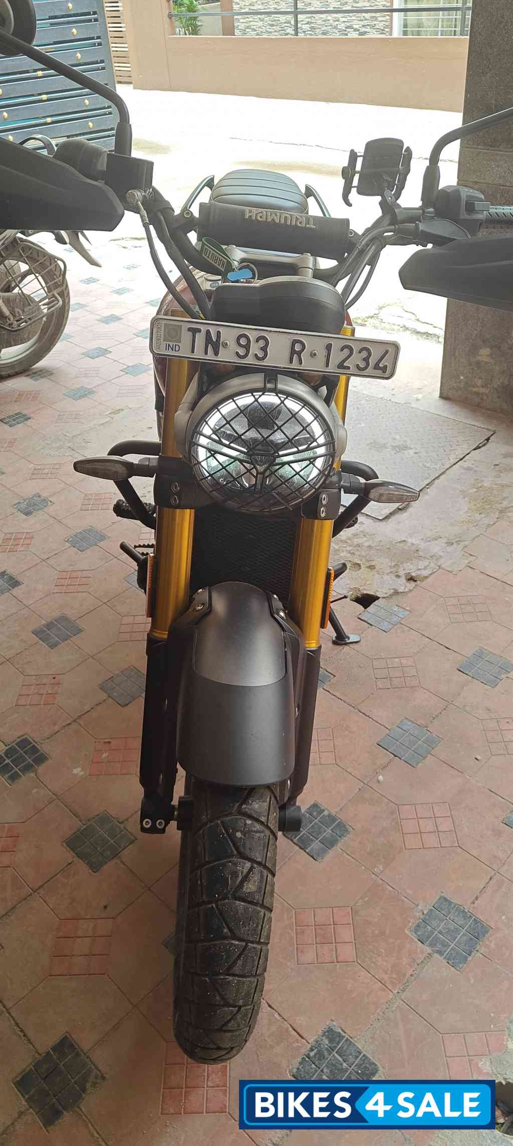 Red Triumph Scrambler 400 X