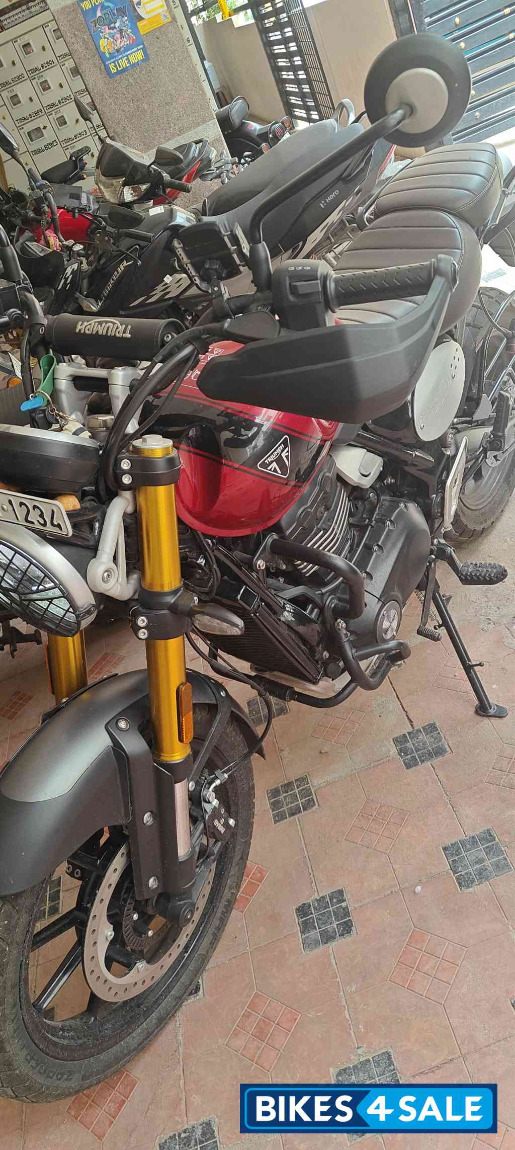 Red Triumph Scrambler 400 X