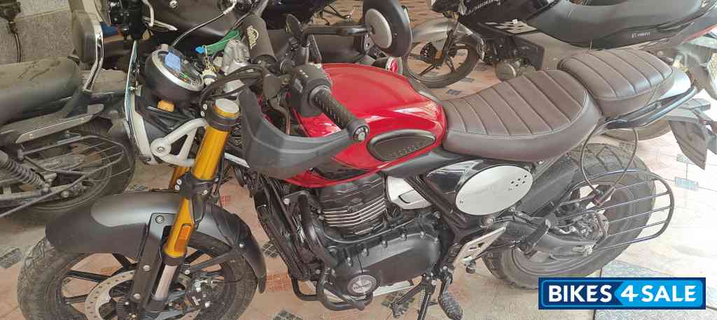 Red Triumph Scrambler 400 X