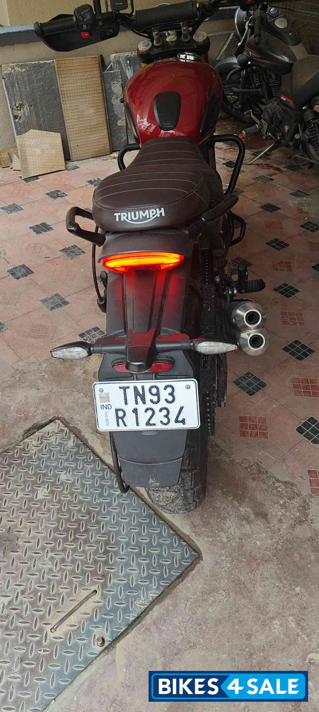 Red Triumph Scrambler 400 X