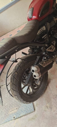 Red Triumph Scrambler 400 X