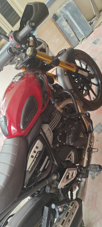Red Triumph Scrambler 400 X