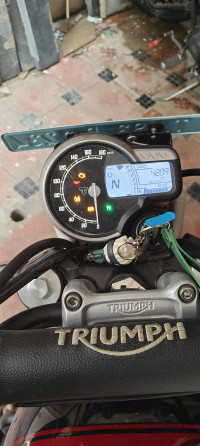 Red Triumph Scrambler 400 X