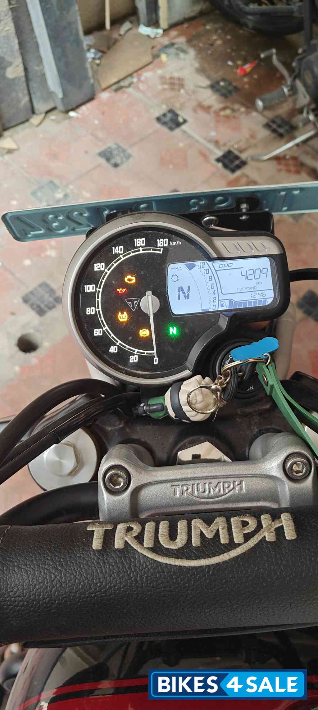 Red Triumph Scrambler 400 X