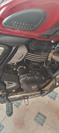 Red Triumph Scrambler 400 X