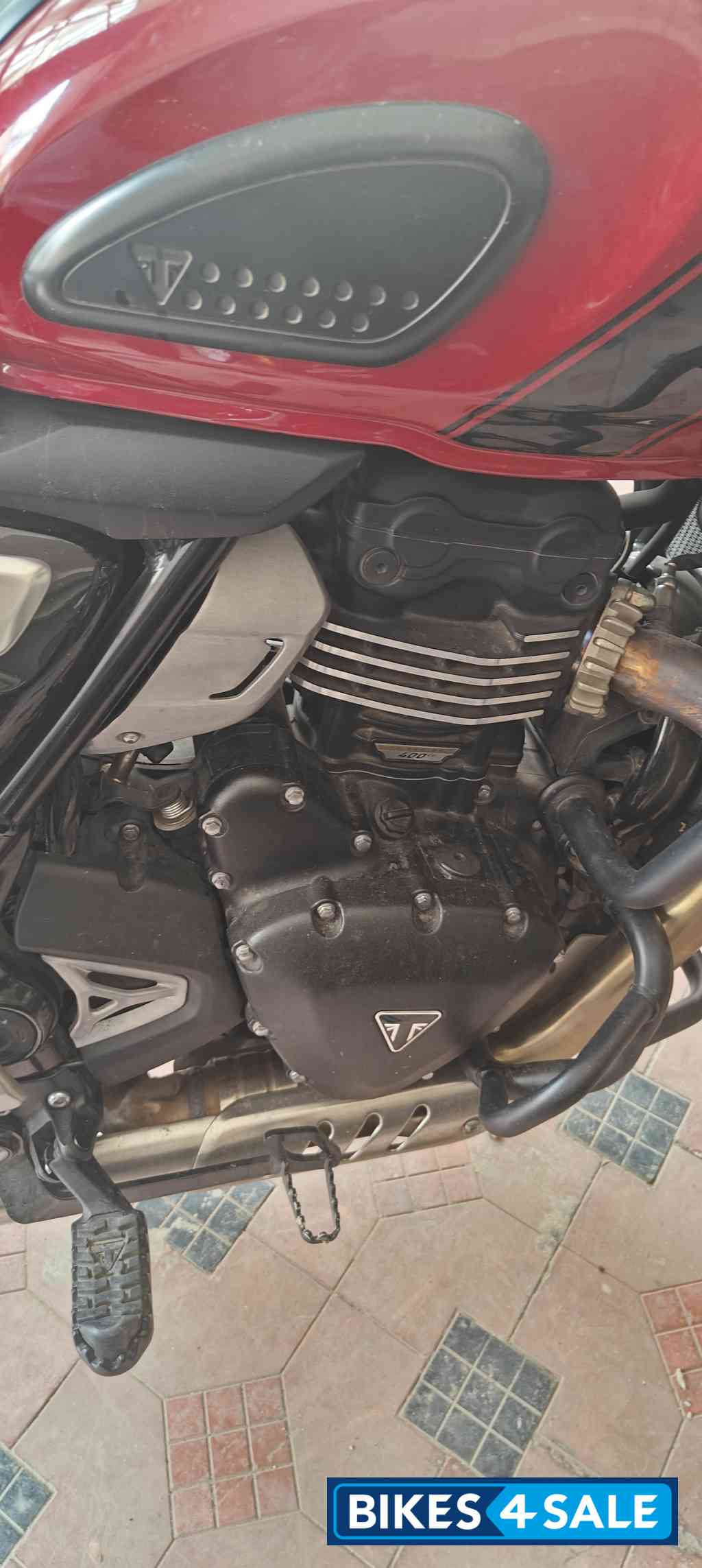 Red Triumph Scrambler 400 X