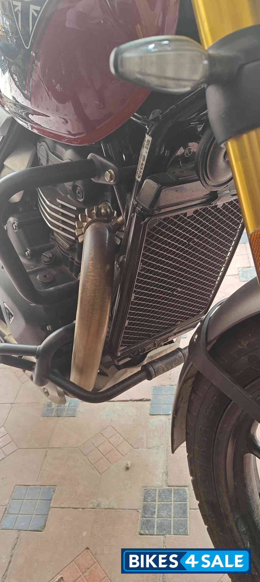 Red Triumph Scrambler 400 X