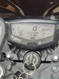 Black TVS Apache RTR 200 4V 2022