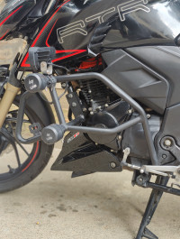Black TVS Apache RTR 200 4V 2022