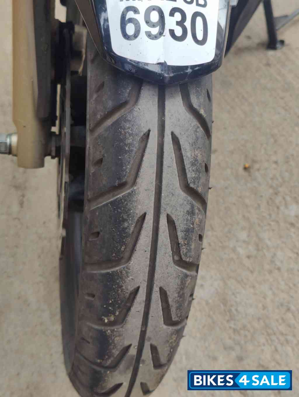 Black TVS Apache RTR 200 4V 2022