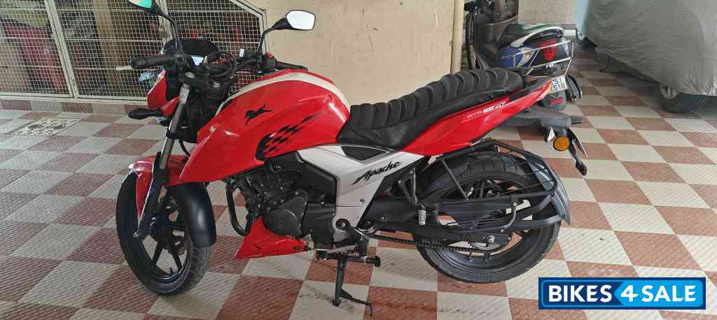 Red TVS Apache RTR 160 4V