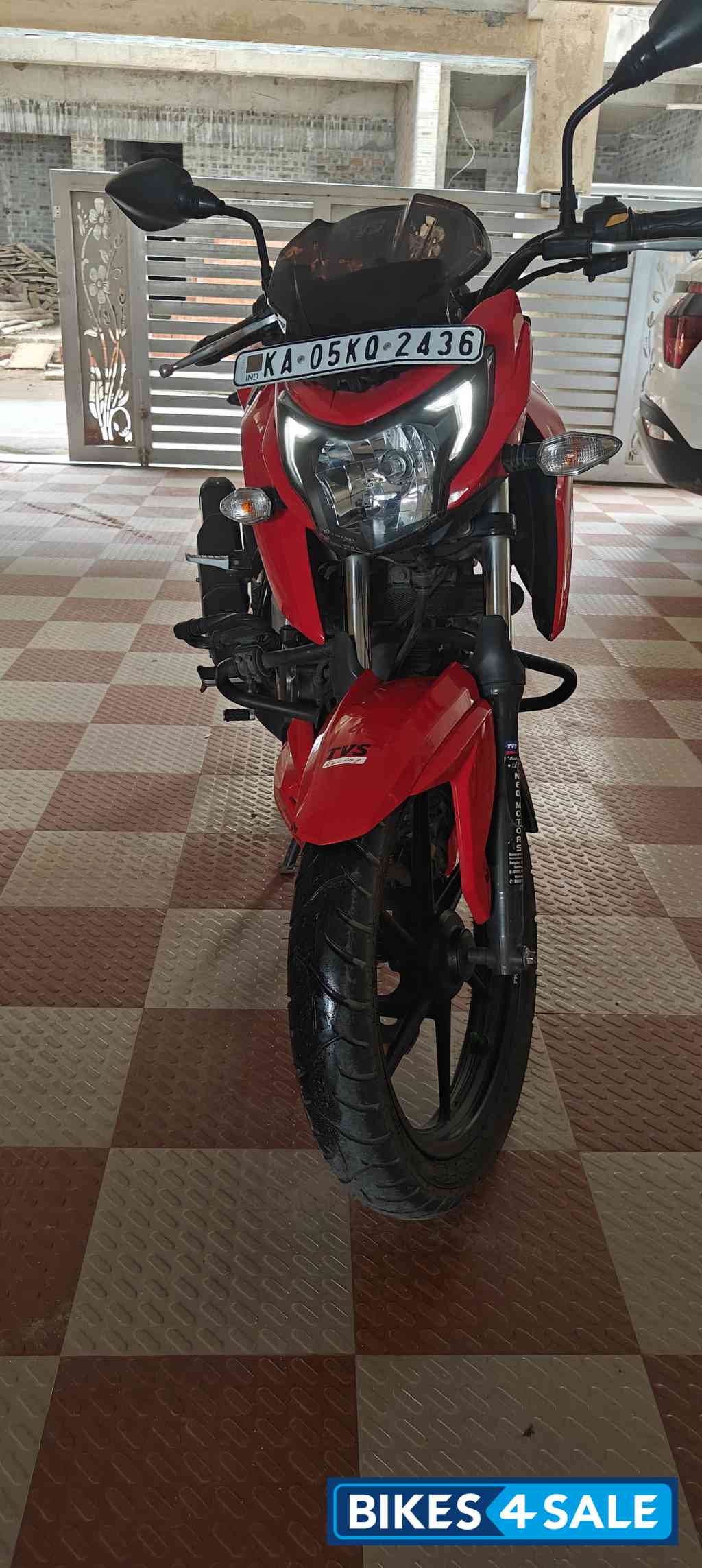 Red TVS Apache RTR 160 4V