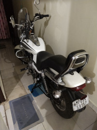 Moon White Bajaj Avenger Cruise 220