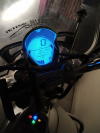 Moon White Bajaj Avenger Cruise 220