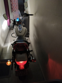 Moon White Bajaj Avenger Cruise 220