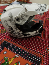 Moon White Bajaj Avenger Cruise 220