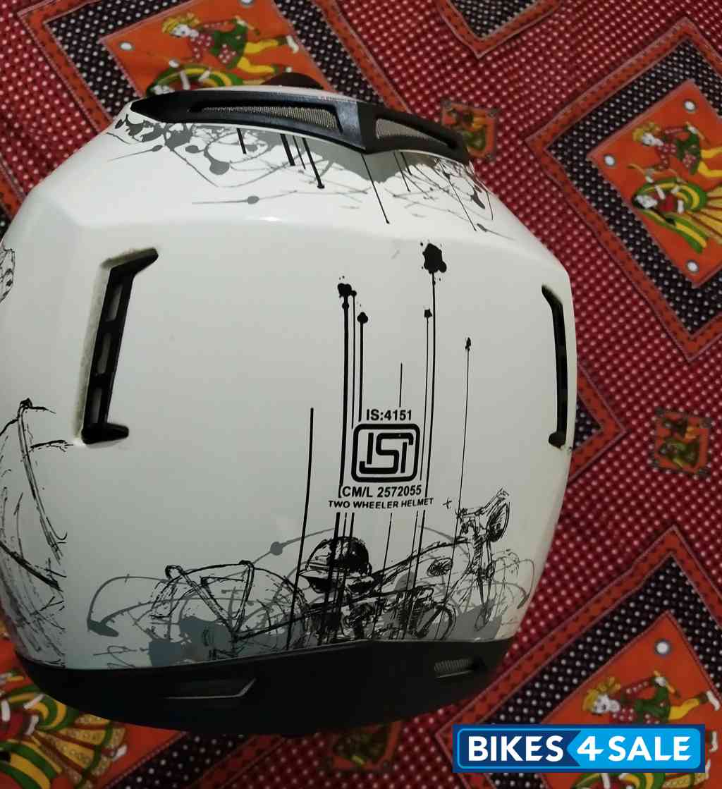 Moon White Bajaj Avenger Cruise 220