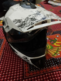 Moon White Bajaj Avenger Cruise 220