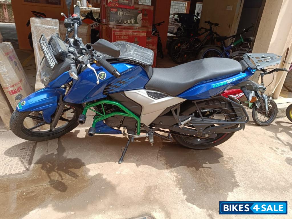 TVS Apache RTR 160 4V BS6
