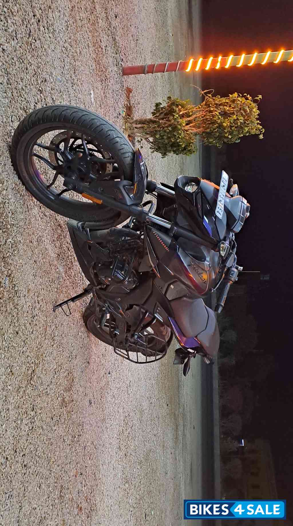 Brooklyn Black Bajaj Pulsar N160