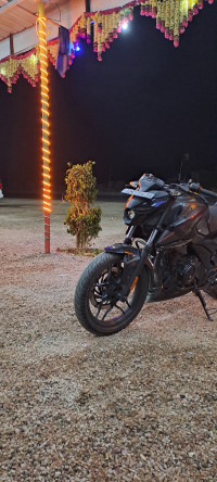 Brooklyn Black Bajaj Pulsar N160