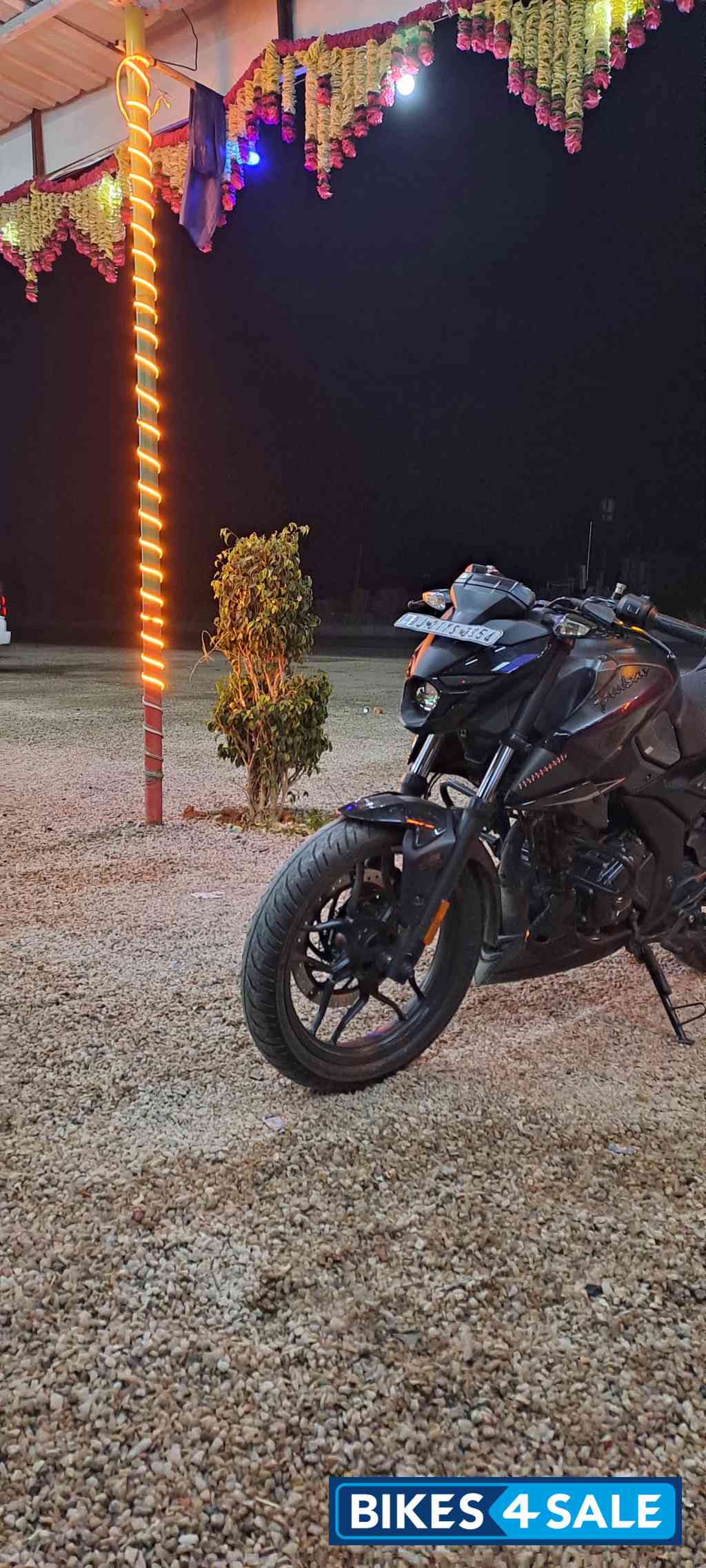 Brooklyn Black Bajaj Pulsar N160