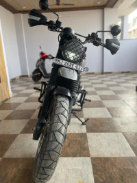 Yezdi Scrambler Dual Tone
