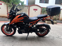 Electric Orange KTM Duke 200 2022
