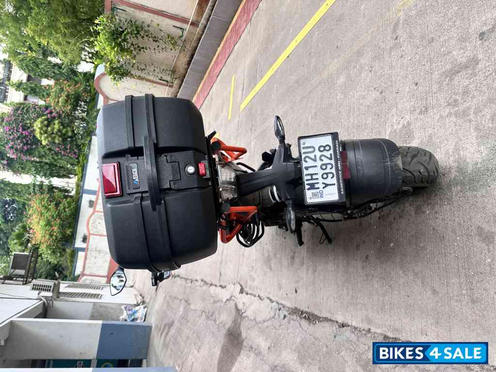 Electric Orange KTM Duke 200 2022