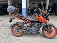 Electric Orange KTM Duke 200 2022