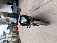 Electric Orange KTM Duke 200 2022