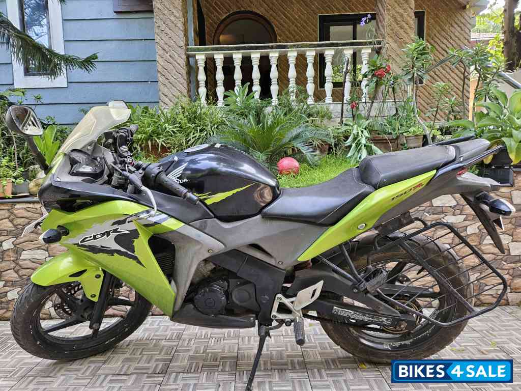 Green Honda CBR 150R