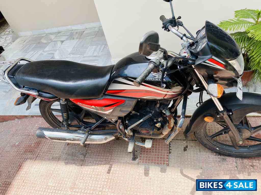 Red Black Honda Dream Neo