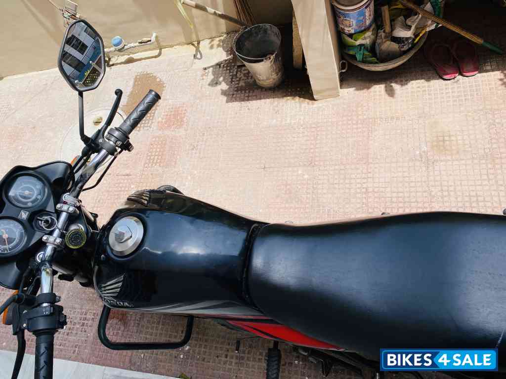 Red Black Honda Dream Neo