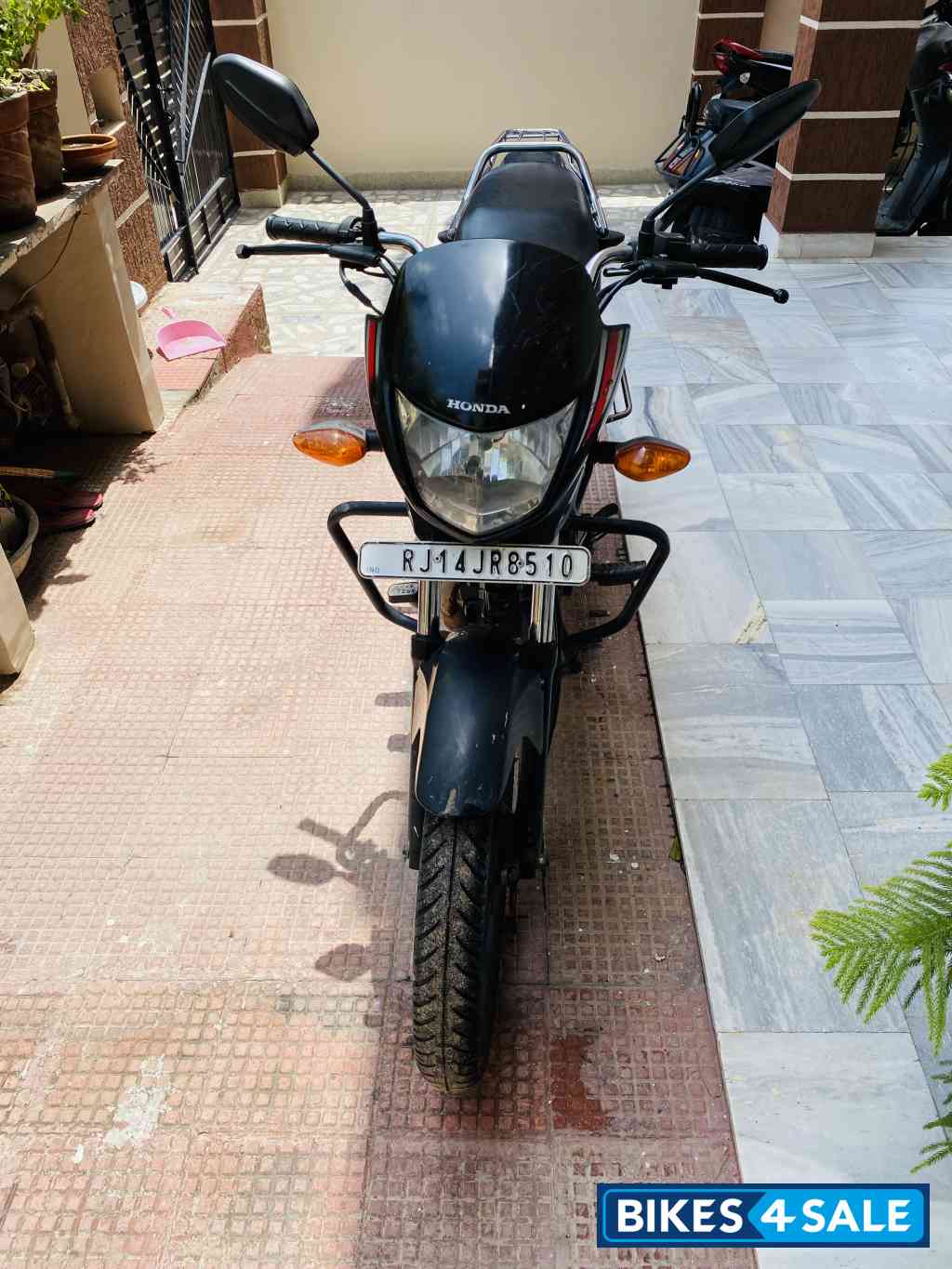 Red Black Honda Dream Neo