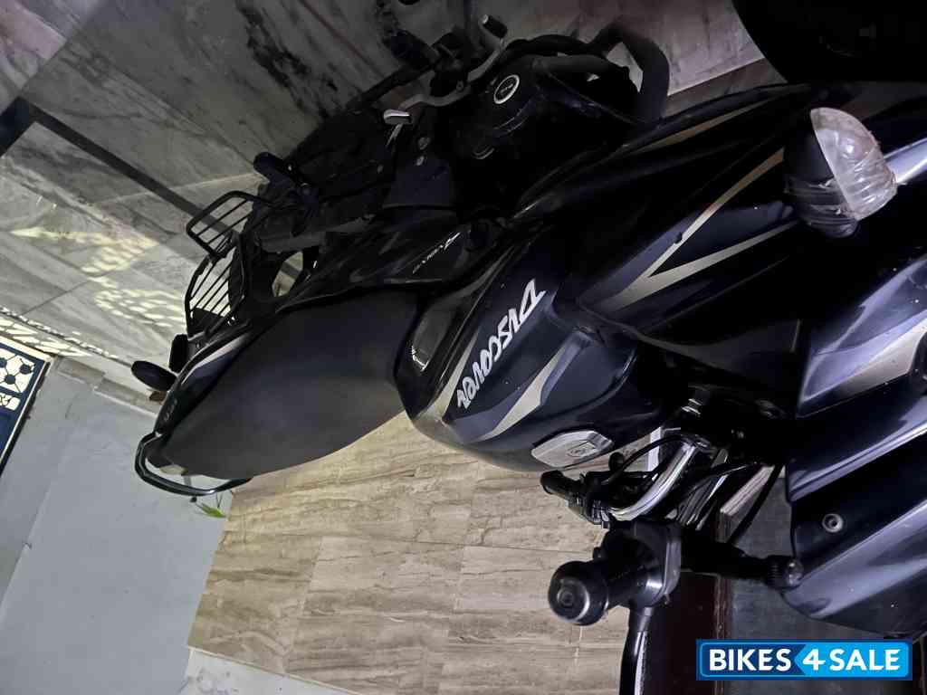 Black Bajaj Discover 150 F