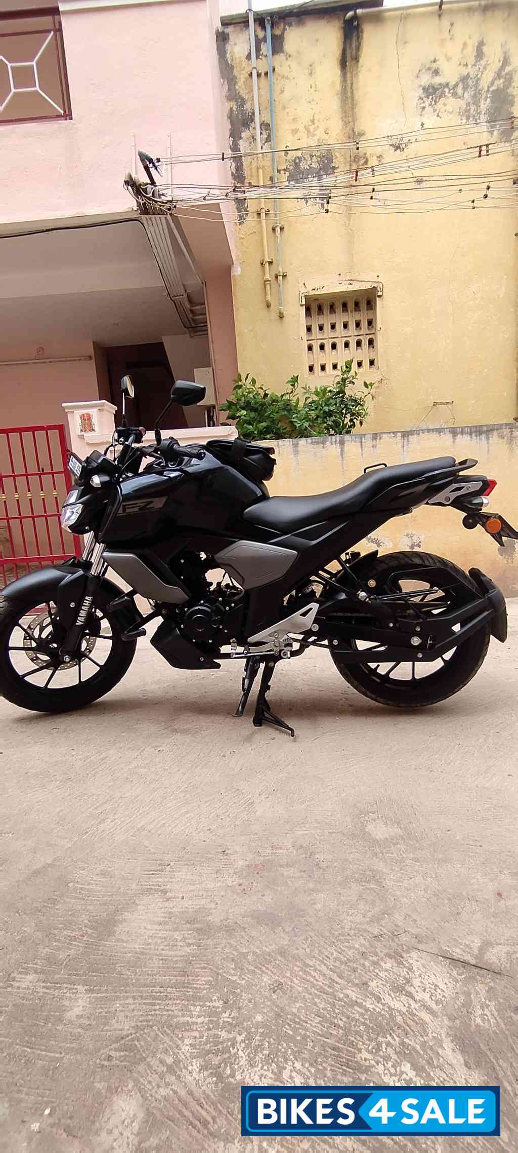 Metallic Black Yamaha FZ FI V3 BS6