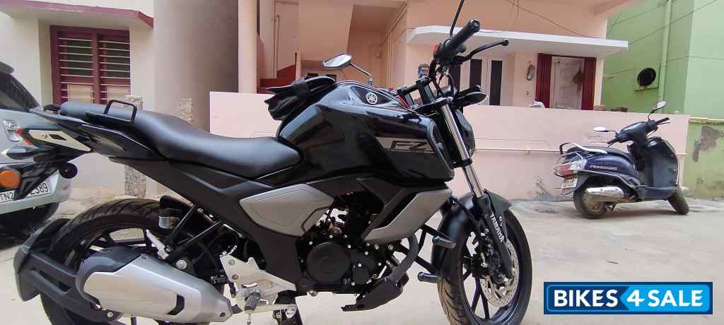 Metallic Black Yamaha FZ FI V3 BS6