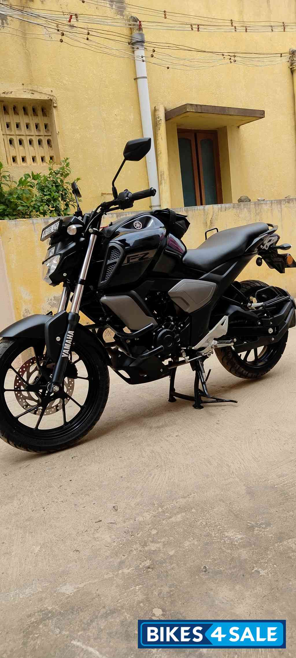 Metallic Black Yamaha FZ FI V3 BS6