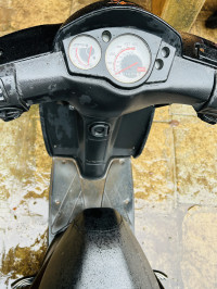 Nero Black Red Aprilia SR 150