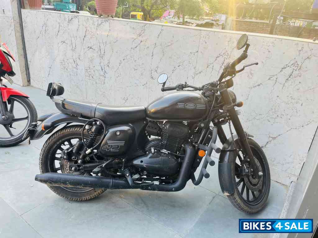 Jawa 42 Dual Channel ABS AllStar Black