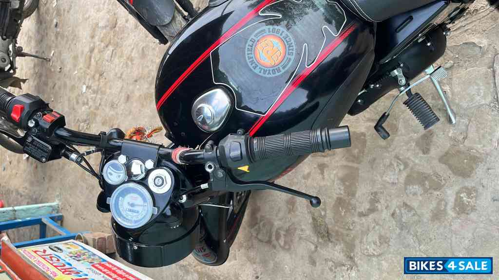 Black Royal Enfield Classic Stealth Black