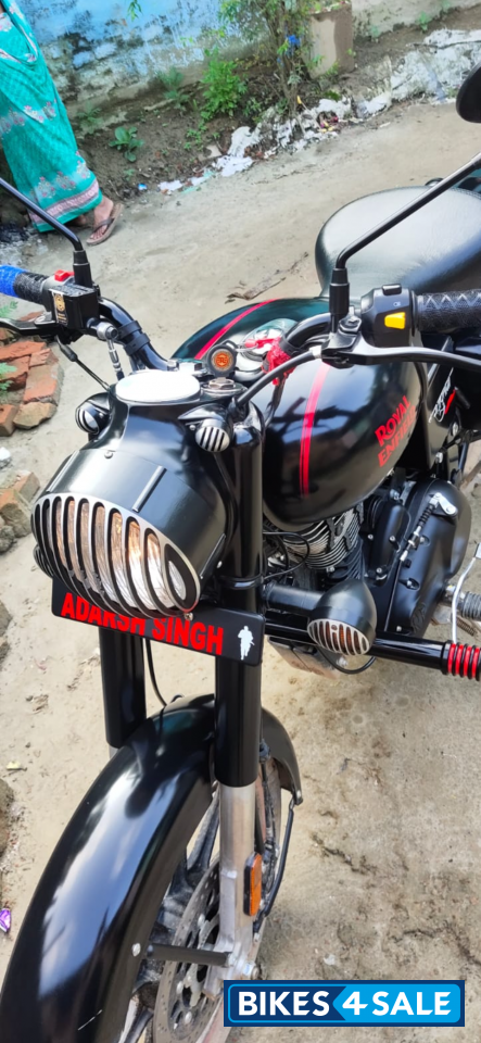 Black Royal Enfield Classic Stealth Black
