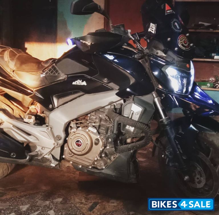 Midnight Blue Bajaj Dominar 400