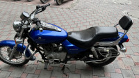 Blue Bajaj Avenger 220 DTS-i