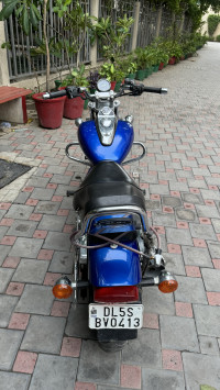 Blue Bajaj Avenger 220 DTS-i