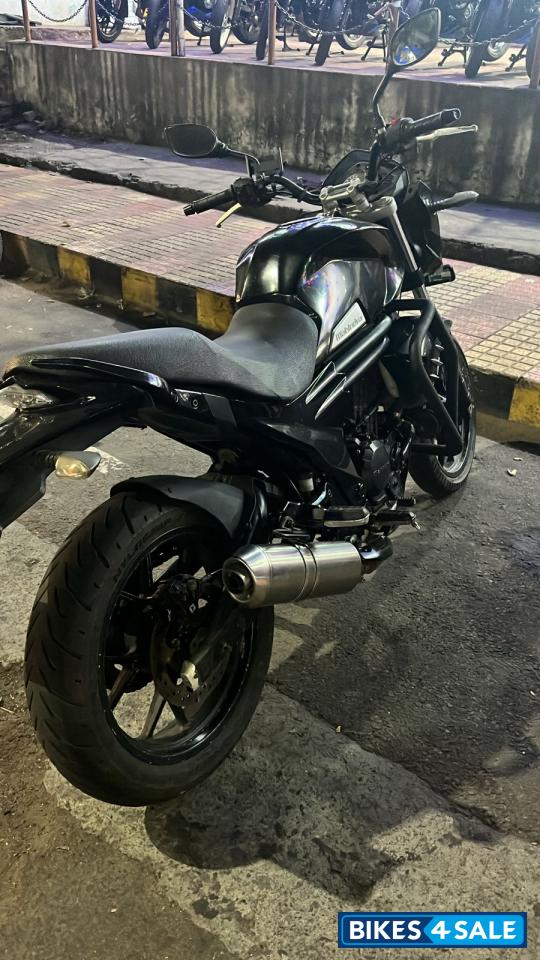 Black Mahindra Mojo 300 ABS BS6