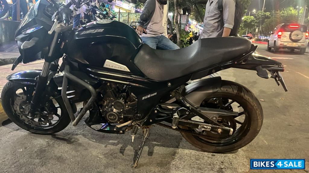 Black Mahindra Mojo 300 ABS BS6